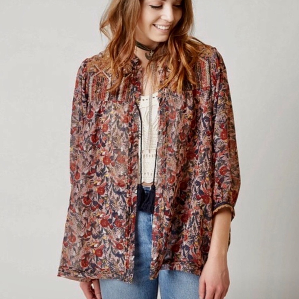 Gimmicks by BKE Buckle Open Front Embroidered Boho Floral Peasant Kimono Blouse